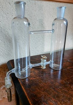 Dispositif de laboratoire en verre