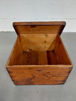 Caisse en bois avec couvercle