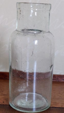 11 - Flacon cylindrique en verre transparent