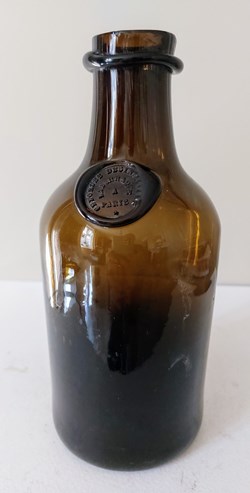 Bouteille basse en verre fumé " CHLORURE DESINFECTANT"