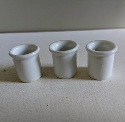 Pots ou mesures en porcelaine Hauteur 2.5 cm