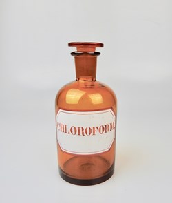 Flacon de pharmacie en verre ambré moyen modèle à étiquette blanche et rouge, forme bouteille