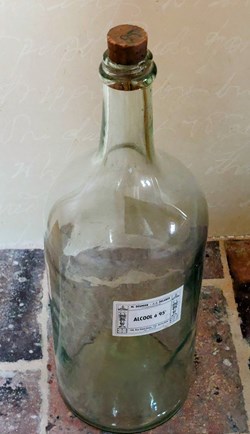 33 Grande bouteille de Pharmacie en verre