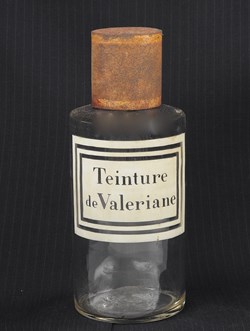 Flacon en verre petit modèle étiquette blanche Pharmacie RAVASSE