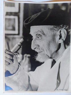 Photo d'un Pharmacien en 1948