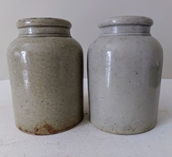 Pots à onguent en grès