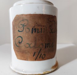 Pom Xde Calome 1/10 ?? Pot à onguent céramique