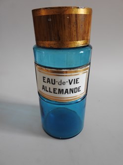 EAU de VIE ALLEMANDE flacon P.M. couvercle G.M.