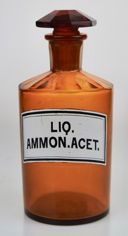 Flacon de pharmacie en verre ambré moyen modèle à étiquette blanche et noire