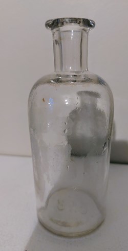 15 - Flacon cylindrique en verre
