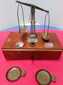 TREBUCHET Balance de précision TESTUT