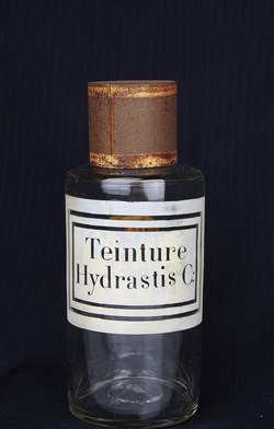 Flacon en verre petit modèle étiquette blanche Pharmacie RAVASSE
