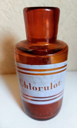 Flacon en verre ambré 12 cm "Chlorulot :"