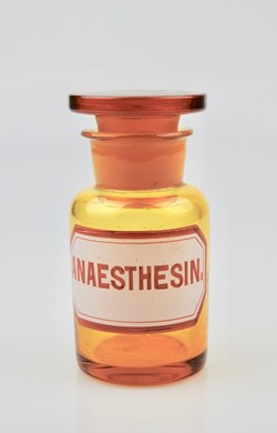 Flacon de pharmacie en verre ambré petit modèle à étiquette blanche et rouge