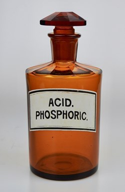 Flacon de pharmacie en verre ambré moyen modèle à étiquette blanche et noire