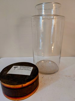 Pot de Pharmacie en verre blanc h 22.5 cm