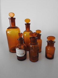 Lot de 6 flacons en verre ambré