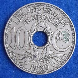 1935 - 10 centimes - petit trou