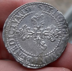 1586 - Franc au col plat