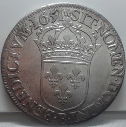 1651 - Ecu à la méche longue