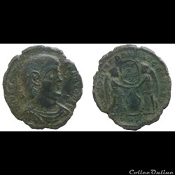 Decentius - AE Maiorina - VICTORIAE DD NN AVG ET CAES - Trier - RIC.313