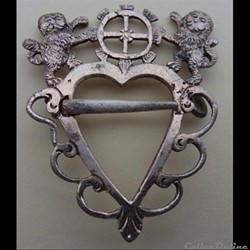 Broche