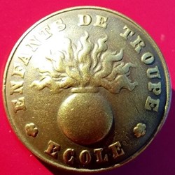 Bouton - Ecole Enfants de Troupe