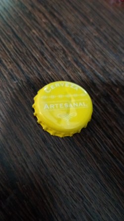 Cerveza artesanal chapa amarilla