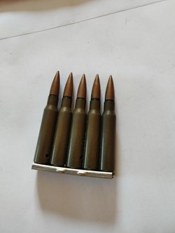 Lame chargeur garnie de 5 cartouches de 7.5x54 MAS en acier laqué