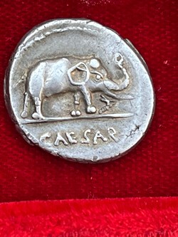 Denar des Julius Caesar.