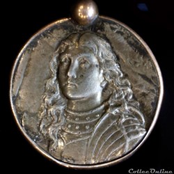 Pendentif médaille