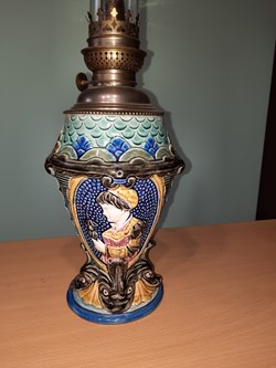 lampe à pétrole en barbotine