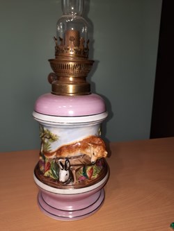 Lampe à pétrole en relief