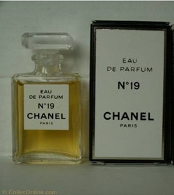 CHANEL N°19