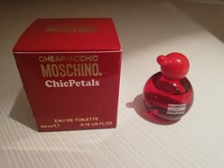 MOSCHINO CHEAP AND CHIC CHIC PETALS
