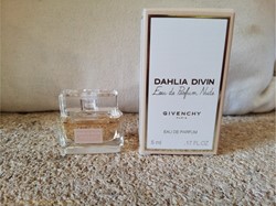 GIVENCHY DAHLIA DIVIN NUDE