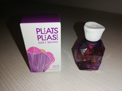 MIYAKE ISSEY PLEATS PLEASE