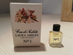 ASHLEY LAURA N°1