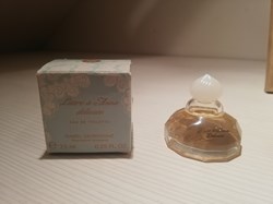 DERROISNE ISABELLE/ LE MONDE EN PARFUMS LETTRE A ANNA DELICATE