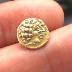 Moulage d'un quart de statère au quatre-feuilles
