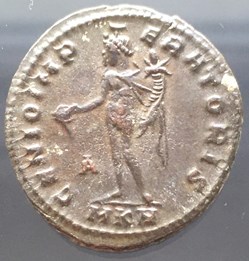 Follis de Maximien Galère - GENIO IMPERATORIS / A / MKV