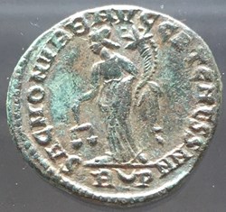 Follis de Dioclétien - SAC MON VRB AVGG ET CAESS NN / R(CROISSANT)P