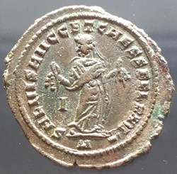 Follis de Maximin II Daia - SALVIS AVGG ET CAESS FEL KART / I / B