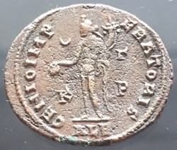 Follis de Maximin II Daia - GENIO IMPERATORIS / CROISSANT / K / r P / ALE
