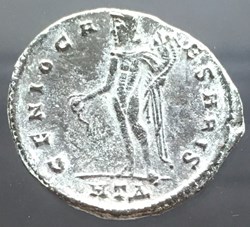 Follis de Maximin II Daia - GENIO CAESARIS / HT DELTA