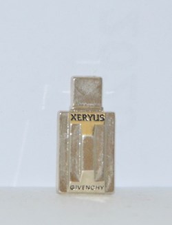 GIVENCHY - Pin's Xeryus