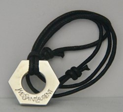 SAINT-LAURENT Yves - L'Homme Pendentif