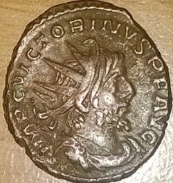 Antoninien Victorinus