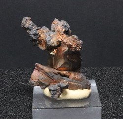 Cuprite - cuivre natif (Rép. Altaï, Russie)