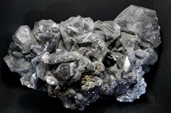 Calcite noire, à inclusions de plumosite (Chine)